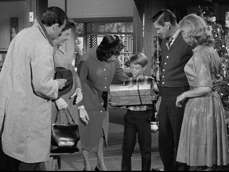 Young Billy Mumy with Elizabeth Montgomery in the Bewitched Christmas episode A Vision of Sugar Plums