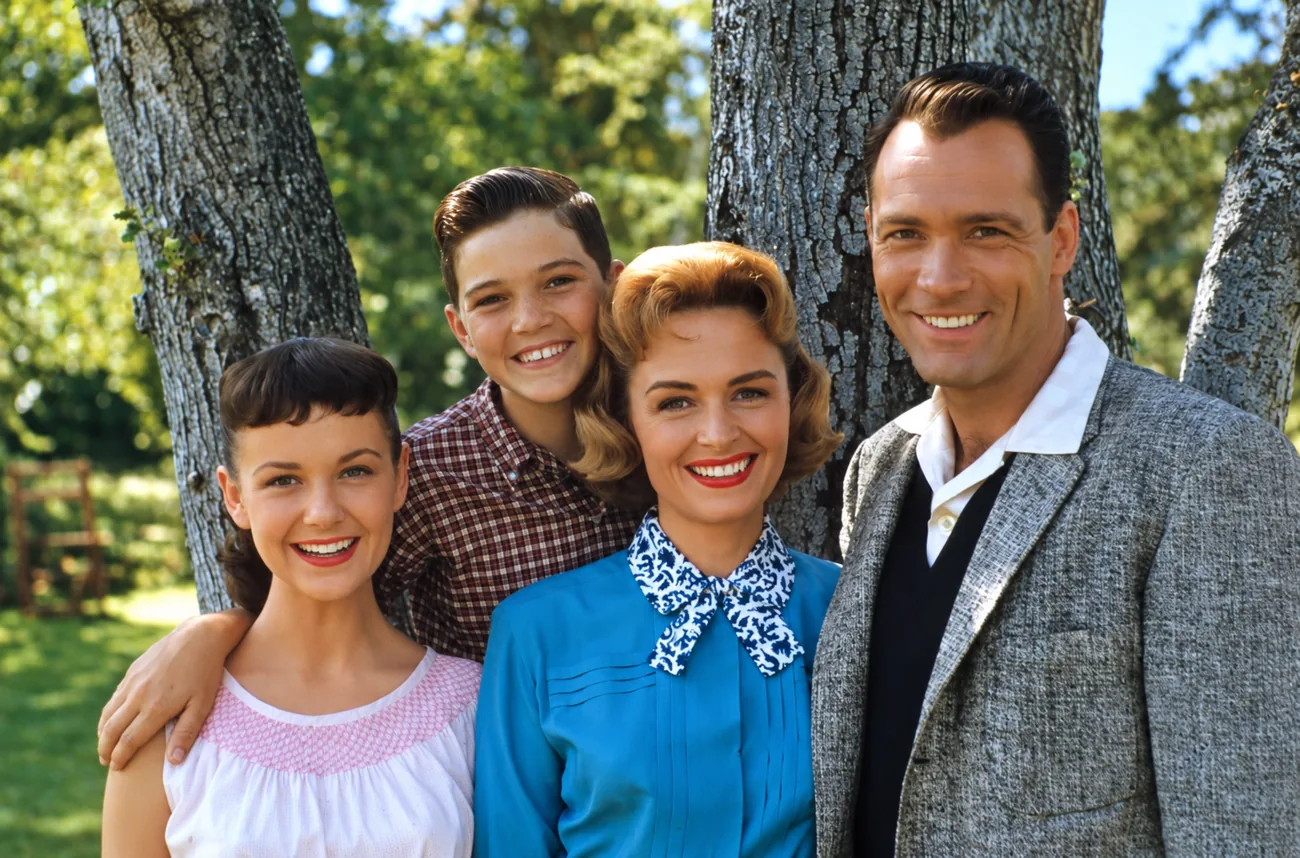 The Donna Reed Show cast outdoors