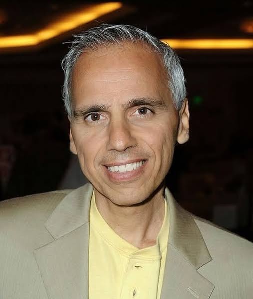 Herbie J Pilato at an evening event