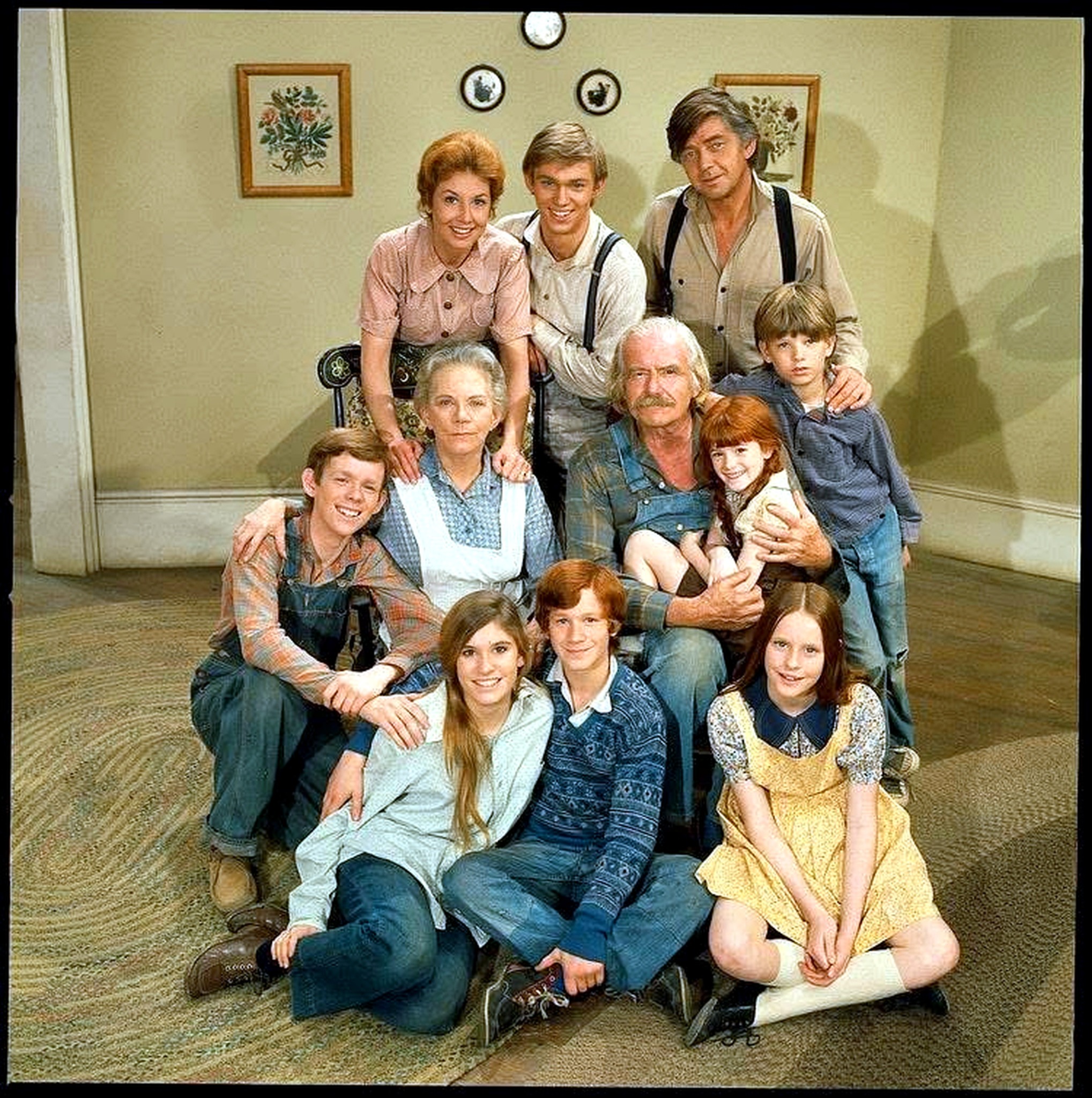 The cast of The Waltons gathered for a family portrait